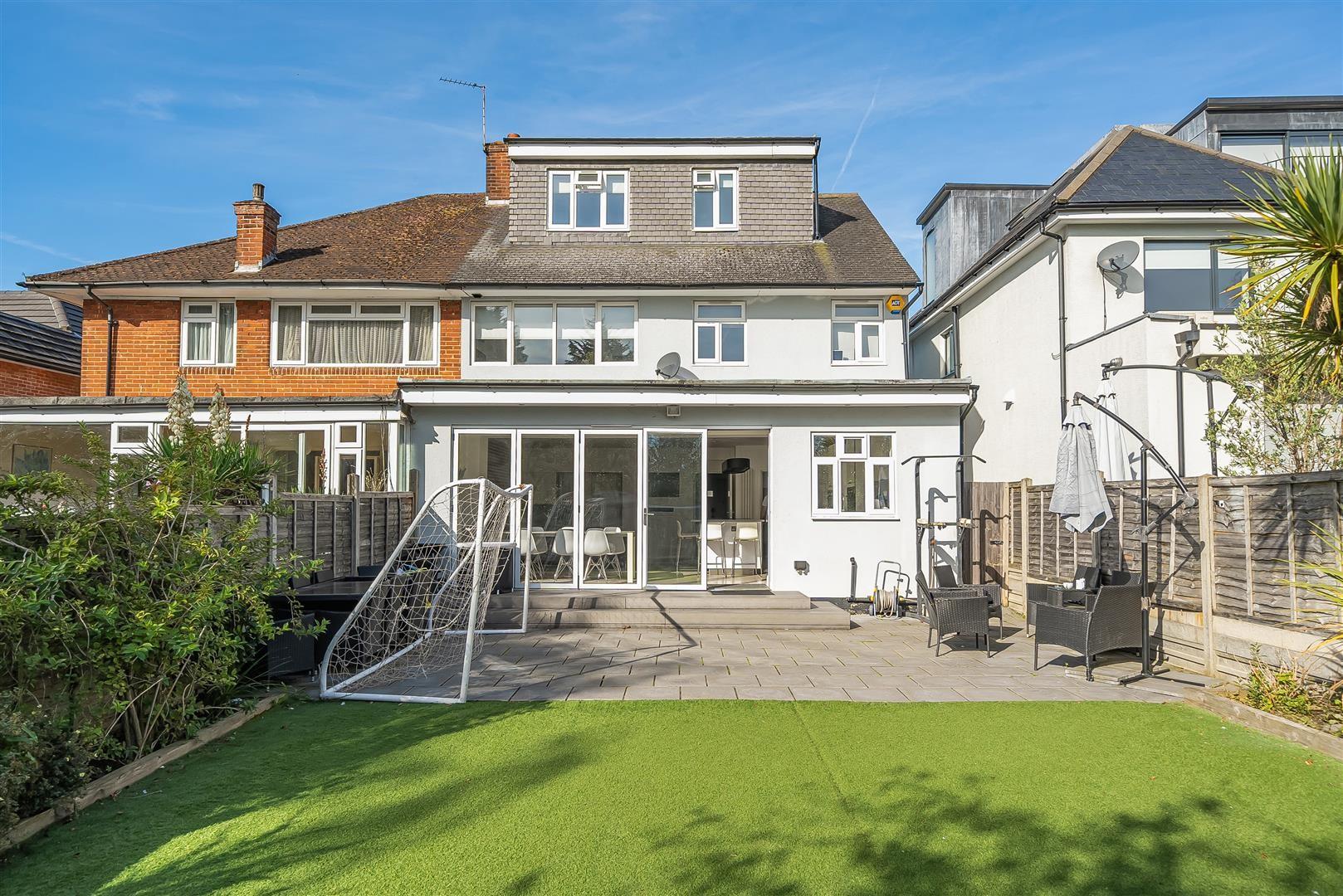 Edgwarebury Lane, Edgware